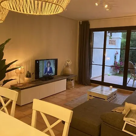 Cozy Townhouse With Garden In Apartment *