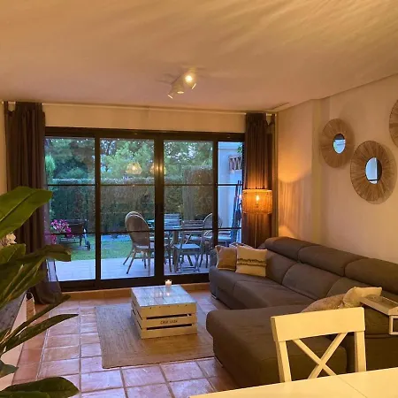 Cozy Townhouse With Garden In *